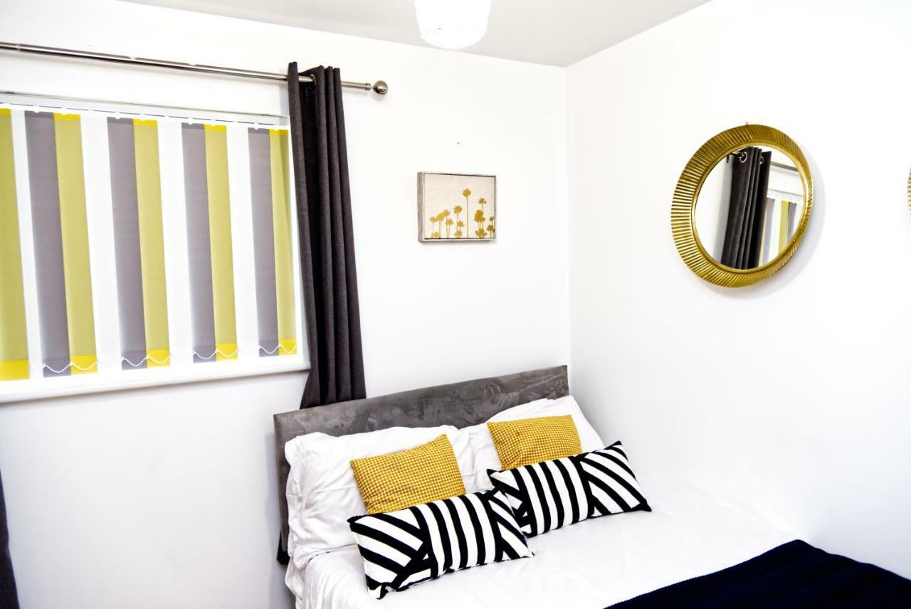 The Pent House - Lushio Apartments Northampton Buitenkant foto